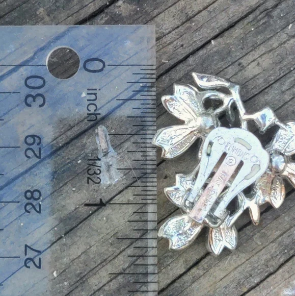 Vintage Emmons Rhinestone Flower Earrings - Picture 6 of 6